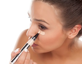 How to get rid of dark circles using makeup?